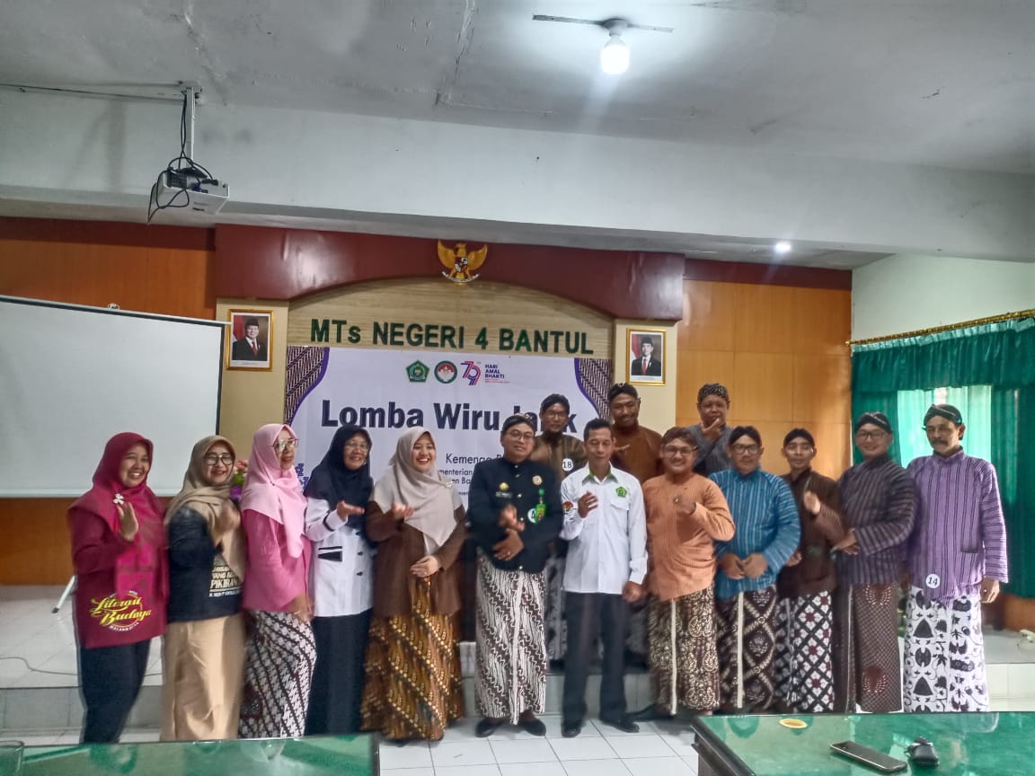 Penghulu KUA Kretek Juara 1 Lomba MC Bahasa Jawa Semarak HAB Ke 79